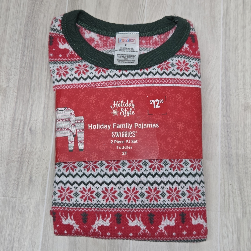 New 2T  Holiday Style (Swiggles) 2piece PJ Set Reindeer Snowflakes